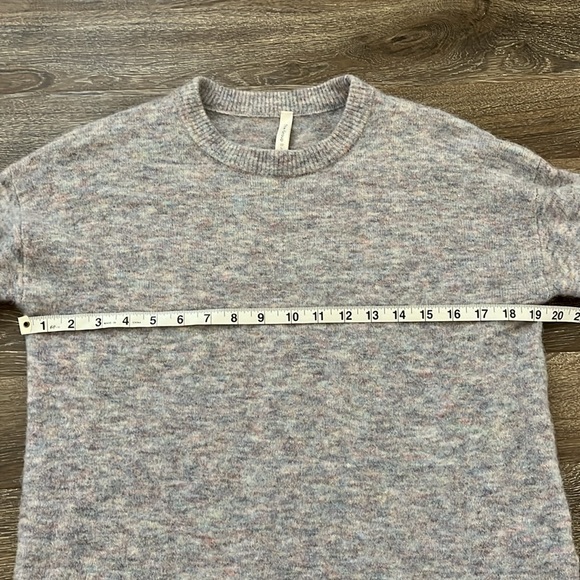 Babaton Aritzia Wool Blend Sweater Gray Flecked Crew neck Pullover Womens XS - Picture 3 of 7